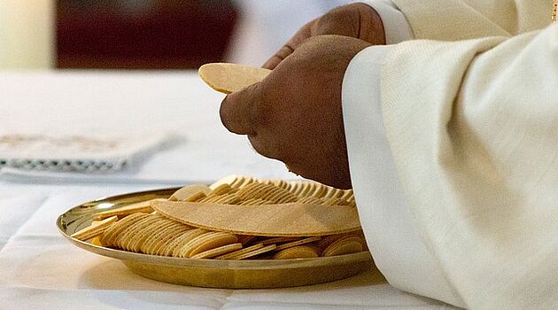 Die Gabenbereitung: In Brot und Wein die Welt zum Altar tragen