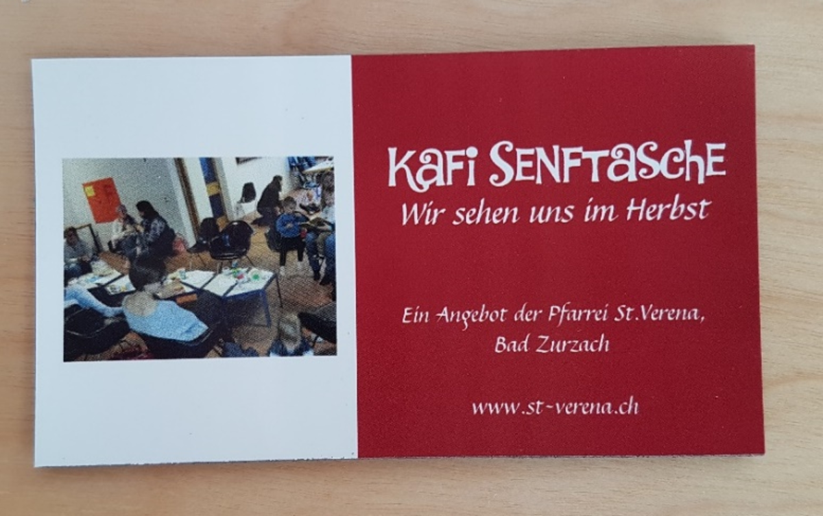 Ein rote Einladungskarte zum "Kafi Senftasche" als Personentreff.